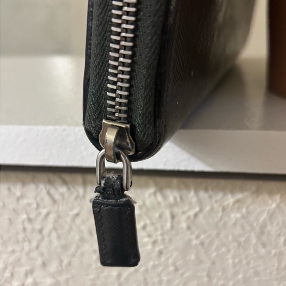 Prada Saffiano Black Leather Full Zip Long Wallet Unisex - Picture 6 of 10